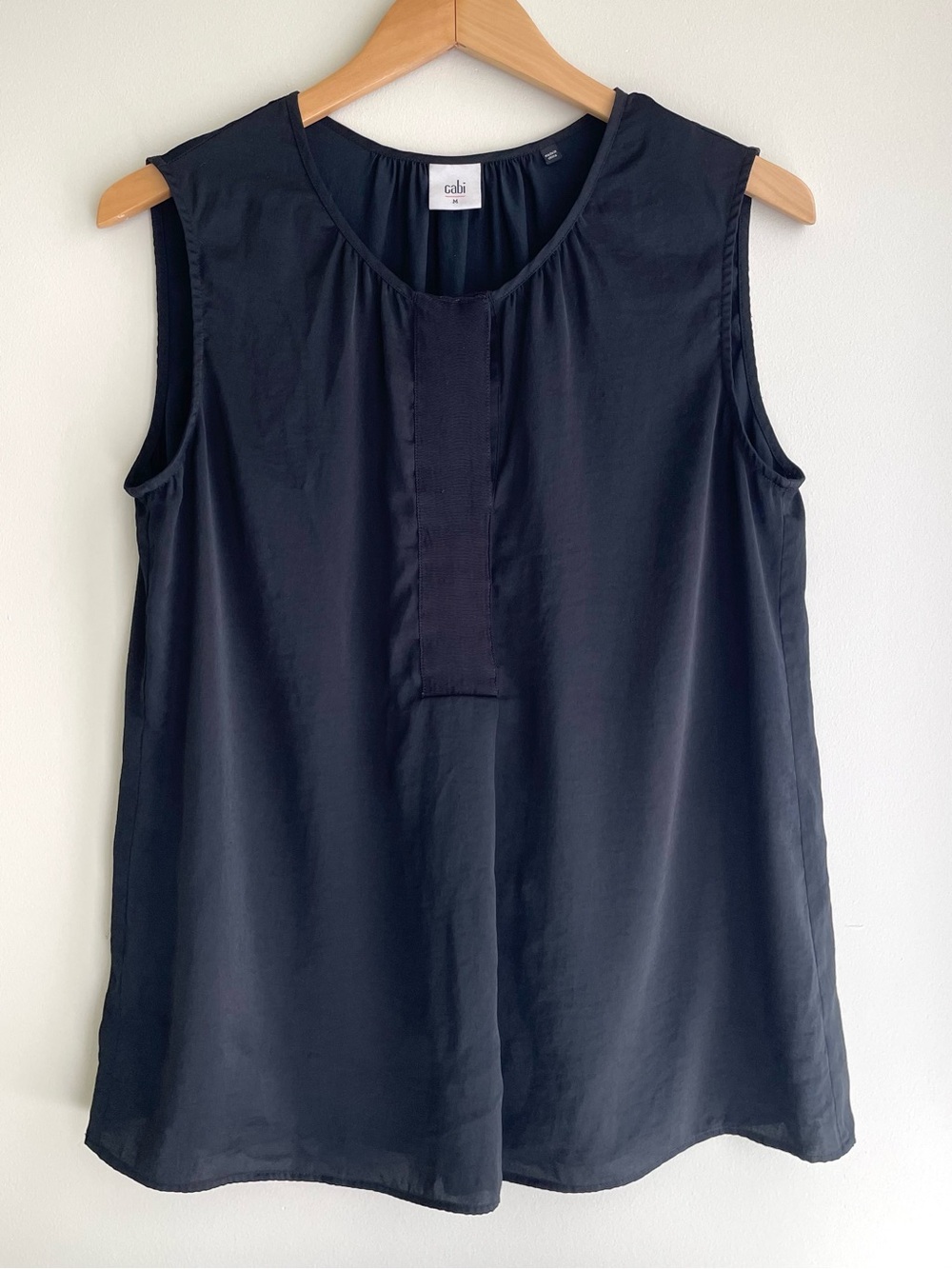 CAbi Black Sleeveless Scoop Neck Lightweight Everyday Work Wear Casual Top